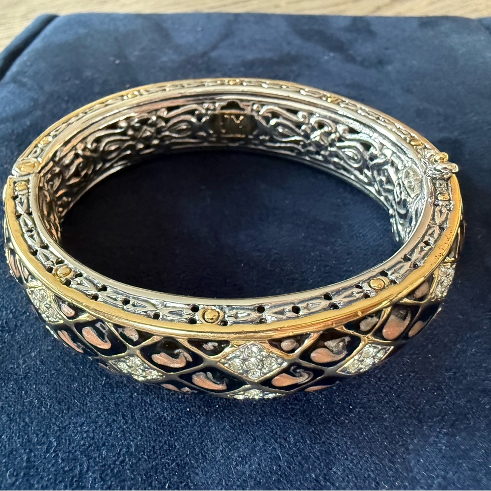 Elegant John Medeiros Pave Hinged Bangle Bracelet.